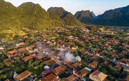 Ngôi làng trong 'thung lũng vàng' Việt Nam được thế giới lựa chọn: 450 ngôi nhà cổ giống hệt nhau cùng quay về một hướng