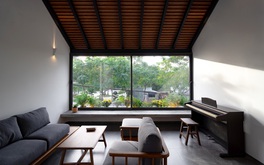 Phá vỡ khuôn mẫu kiến trúc: Ngôi nhà triền dốc với concept 'nghiêng' đầy táo bạo