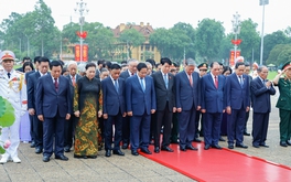 Kỷ niệm 135 năm Ngày sinh Chủ tịch Hồ Chí Minh: Lãnh đạo Đảng, Nhà nước vào Lăng viếng Bác