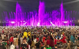 Van Phuc Water Show mở đầu mùa hè đáng nhớ cho trẻ thơ