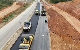 Cao tốc 2.100 tỷ dự kiến ‘về đích’ sau 1 tháng nữa: Người dân ngăn cản thi công