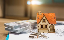 Ngân hàng mạnh tay rót vốn vào bất động sản: Lực đẩy hay mồi lửa?