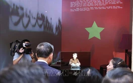 Tổng Bí thư Tô Lâm dâng hương tưởng niệm Chủ tịch Hồ Chí Minh tại Di tích nhà số 48 Hàng Ngang