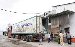Phát hiện xe đầu kéo chở 30 tấn thịt lợn, dê và chân gà không rõ nguồn gốc