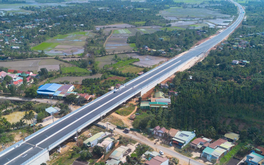 Trước Tết Nguyên đán, chính thức thông xe cao tốc nối 'rừng - biển' đầu tiên của Việt Nam