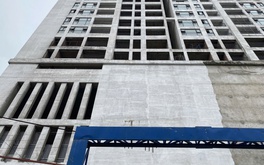 Từng được hứa tái khởi động, tòa nhà chọc trời kỳ vọng cao thứ 3 Hà Nội nay thành bãi đỗ xe, sân pickleball