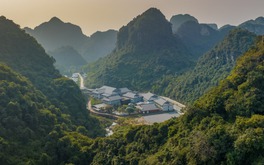 Tập đoàn khách sạn hàng đầu thế giới chính thức tiếp quản khu nghỉ dưỡng cao cấp của Sun Group nằm biệt lập giữa thung lũng