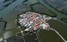 Việt Nam có ngôi làng cổ 370 năm tuổi ẩn mình giữa 2 vịnh biển lớn nhất địa phương