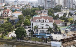 'Ông vua hàng hiệu' sở hữu biệt thự 3 mặt tiền ven sông Sài Gòn: Rộng 500m2, từng khiến truyền thông nước bạn choáng ngợp