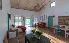 Tận hưởng không gian sống bình yên trong căn nhà 200m2 giữa khu vườn xanh mát giữa vùng quê