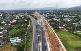 Sắp thông xe cao tốc kết nối miền Trung với 77 cây cầu và 3 hầm xuyên núi