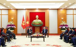 Tổng Bí thư Tô Lâm tiếp Bộ trưởng Bộ Công an Lào