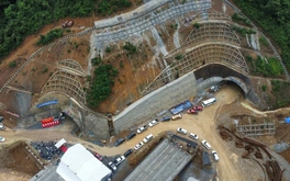 Hầm xuyên núi 2.100 tỷ có địa chất phức tạp nhất cao tốc Bắc - Nam đối diện khó khăn lớn