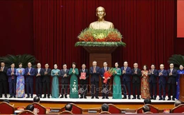 Hội nghị công bố Quyết định của Bộ Chính trị về công tác cán bộ