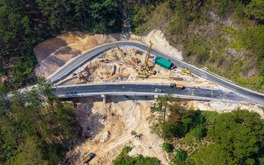 Chỉ 2 tuần nữa, chính thức thông xe cầu cạn 133m băng qua vực sâu