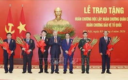 Lễ trao tặng Huân chương cao quý cho các đồng chí lãnh đạo Đảng, Nhà nước và cán bộ cấp cao