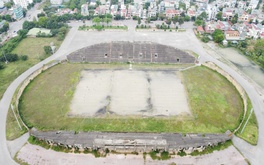 Hoang tàn khung cảnh sân vận động 10.000 chỗ ngồi bị bỏ hoang gần 20 năm