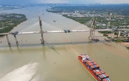 Việt Nam sắp hợp long cây cầu dây văng có tĩnh không cao nhất cả nước