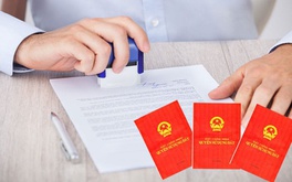 Nhận chuyển nhượng đất từ năm 1993 nhưng chưa sang tên sổ đỏ có bị phạt?