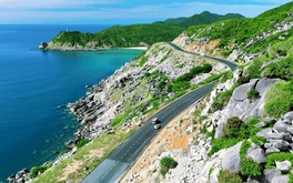 Cung đường ven biển đẹp nhất Việt Nam: Dài 30km, ôm trọn vịnh biển từng in dấu ‘tàu không số’ huyền thoại