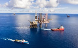 Petrovietnam mang hơn 370.000 tỷ đồng gửi ngân hàng, gánh 11.500 tỷ nợ xấu từ dự án lọc hoá dầu Nghi Sơn 9 tỷ USD