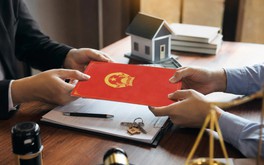 Năm 2026, sang tên sổ đỏ ai là người phải trả tiền? Đây là những khoản phí người mua và người bán cần biết