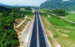 Việt Nam sắp hoàn thiện trục cao tốc xuyên Việt gần 2.000km