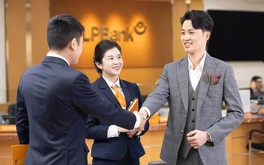 LPBank lãi gần 6.000 tỷ đồng sau 6 tháng, thu ngoài lãi tăng mạnh 33%