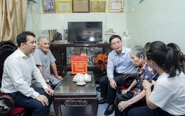 TP. Huế: Thăm, tặng quà người có công nhân kỷ niệm 79 năm Ngày Thương binh - Liệt sĩ