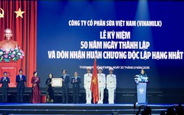 Sau danh hiệu anh hùng lao động, Vinamilk tiếp tục đón nhận huân chương độc lập hạng nhất 