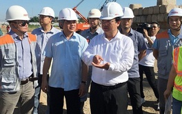 Hanoi official inspects construction site of Line 3 of the city metro railway
