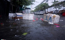 Đà Nẵng mênh mông biển nước sau mưa lớn, nhiều tuyến đường ngập nặng