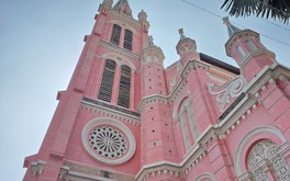 Ho Chi Minh City church attracts visitors