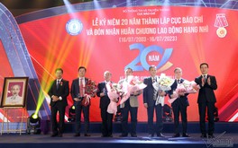 Cục Báo chí nhận Huân chương Lao động hạng Nhì