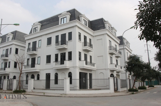 Bỏ hoang nhiều, vì đâu biệt thự vẫn "đội giá" hàng trăm triệu?