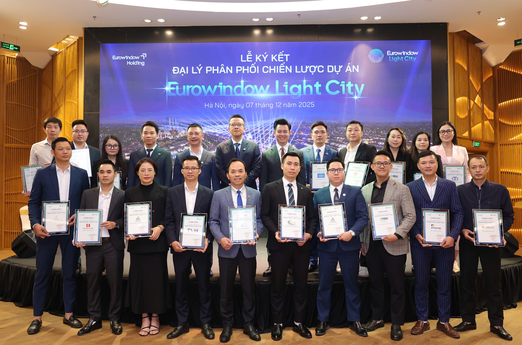 18 đại lý chiến lược ký kết phân phối dự án Eurowindow Light City