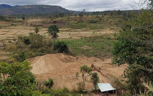 Gia Lai: Đột nhập bãi khai thác cát lậu “khủng” tại huyện Mang Yang