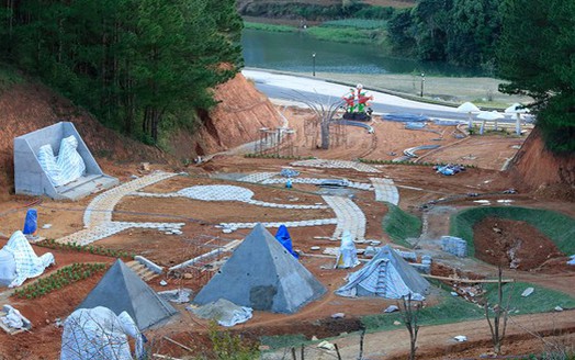 Dự án nghỉ dưỡng cao cấp tiếp tục “xẻo” đất rừng tại hồ Tuyền Lâm – Đà Lạt