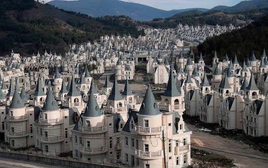 Khám phá thành phố lâu đài bị bỏ hoang ở Thổ Nhĩ Kỳ