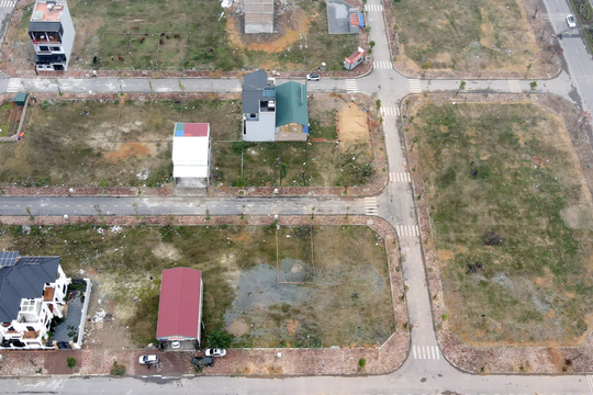 Nhà đầu tư âm thầm gom đất nền, khu vực nào đang được quan tâm nhất?