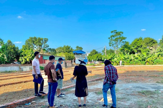 Môi giới địa ốc chuyển nghề bán trầm hương, cà phê chờ thị trường ấm lên