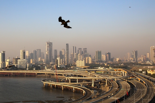 Khoảng cách giàu nghèo phía sau đường cao tốc tỷ USD ven biển Mumbai