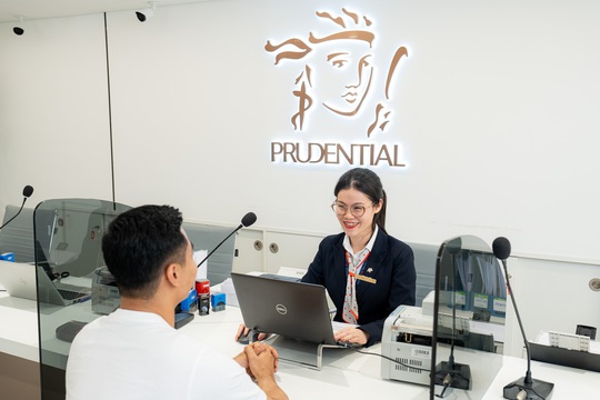 Prudential lãi lớn gần 5.000 tỷ đồng, bảo hiểm vẫn chưa “thoát đáy”