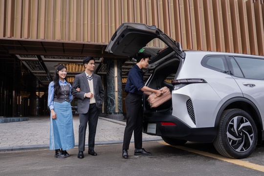 Tài xế dịch vụ “chấm” VinFast Limo Green vì “mỗi chuyến đi như cuộc dạo chơi vui vẻ”