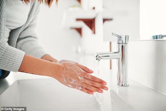 Rửa tay thế nào là đúng trong thời Covid-19 khi hàng ngàn người thực hiện sai?