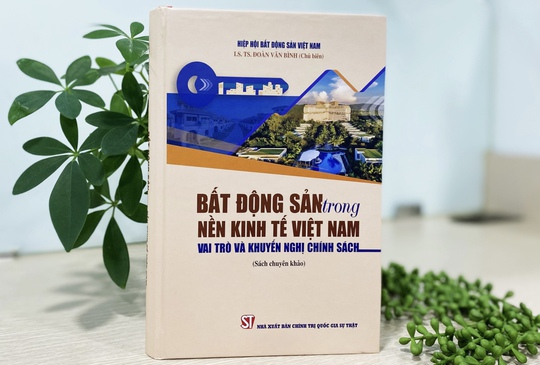 LS. TS. Đoàn Văn Bình ra mắt cuốn sách "Bất động sản trong nền kinh tế Việt Nam - Vai trò và khuyến nghị chính sách" theo đặt hàng của Nhà nước