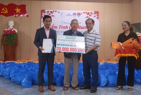 Reatimes phối hợp trao quỹ khuyến học và quà từ thiện tại Quảng Nam