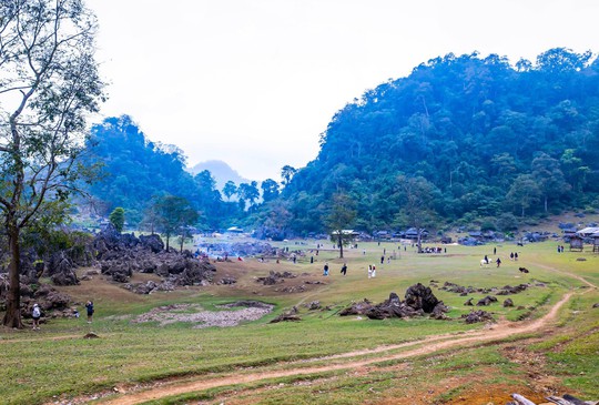 Photo Travel: Hang Táu, "viên ngọc thô" trên cao nguyên Tà Số