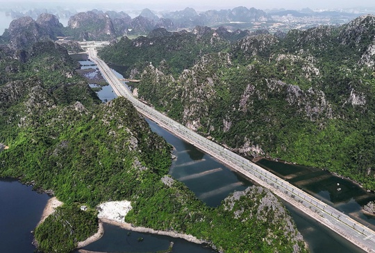 Đường bao biển Quảng Ninh: Tuyến đường ven biển đẹp nhất Việt Nam