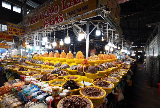Photo Travel: Đi chợ Tịnh Biên, lạc bước vào "thế giới của sắc màu và mùi vị"